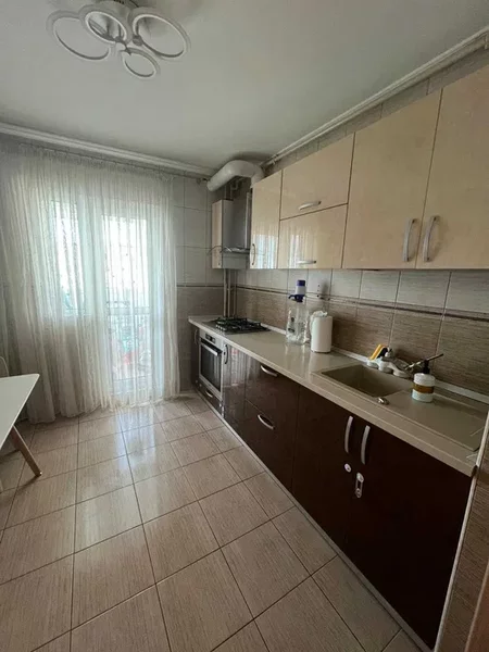 Chisinau, Basarabia, Arena Nationala, 15 min. metrou Costin Georgian