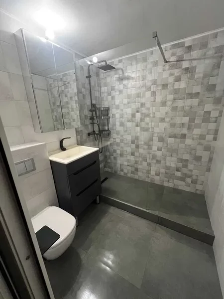 Chisinau, Basarabia, Arena Nationala, 15 min. metrou Costin Georgian