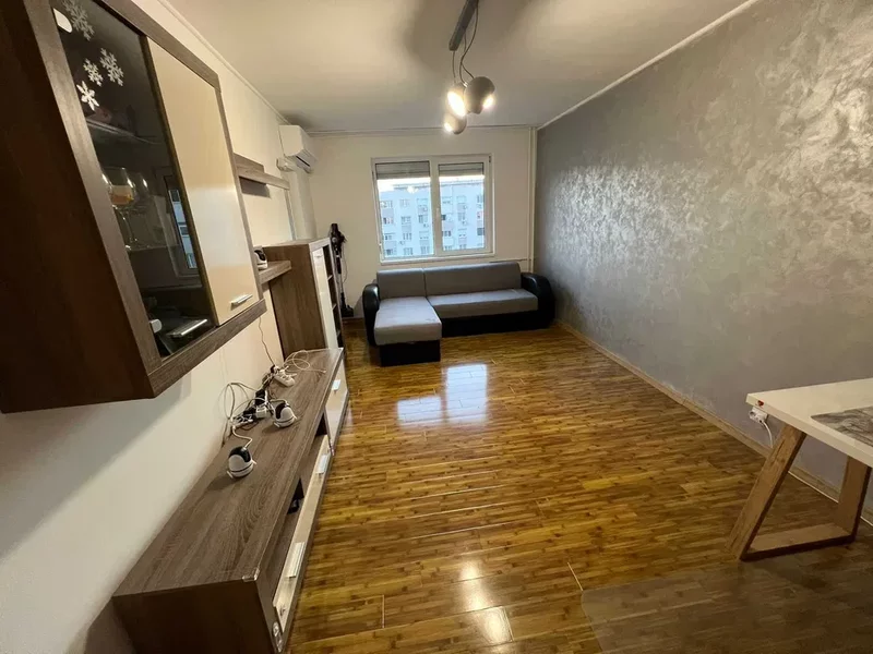 Chisinau, Basarabia, Arena Nationala, 15 min. metrou Costin Georgian